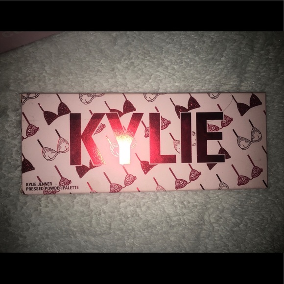 Kylie Cosmetics Limited Edition Valentines Palette - Picture 2 of 8